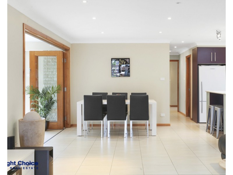 33 Kaylaur Crescent, Albion Park Rail NSW 2527