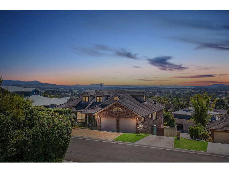 18 Abercrombie Crescent, Albion Park NSW 2527