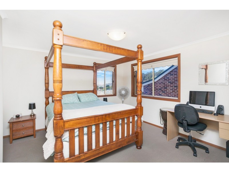 18 Abercrombie Crescent, Albion Park NSW 2527