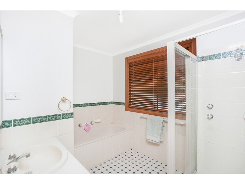 18 Abercrombie Crescent, Albion Park NSW 2527