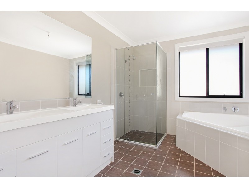 7 Elizabeth Circuit, Flinders NSW 2529