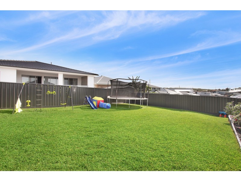 7 Elizabeth Circuit, Flinders NSW 2529