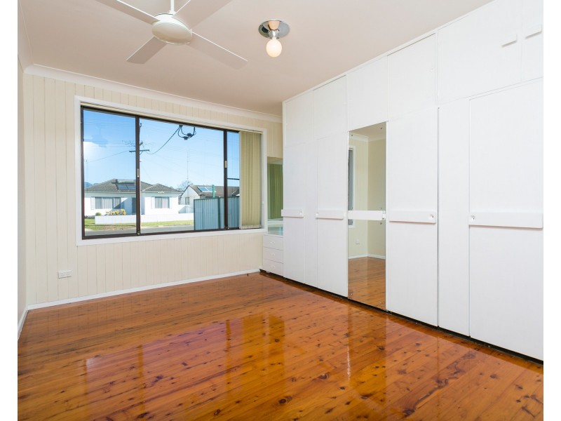 61 Poplar Avenue, Albion Park Rail NSW 2527