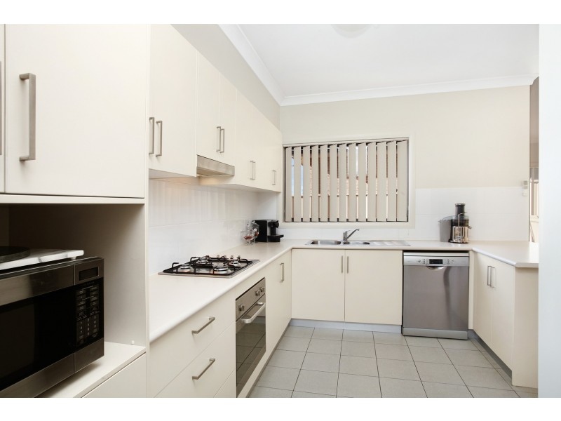 2/121 Daintree Drive, Albion Park NSW 2527