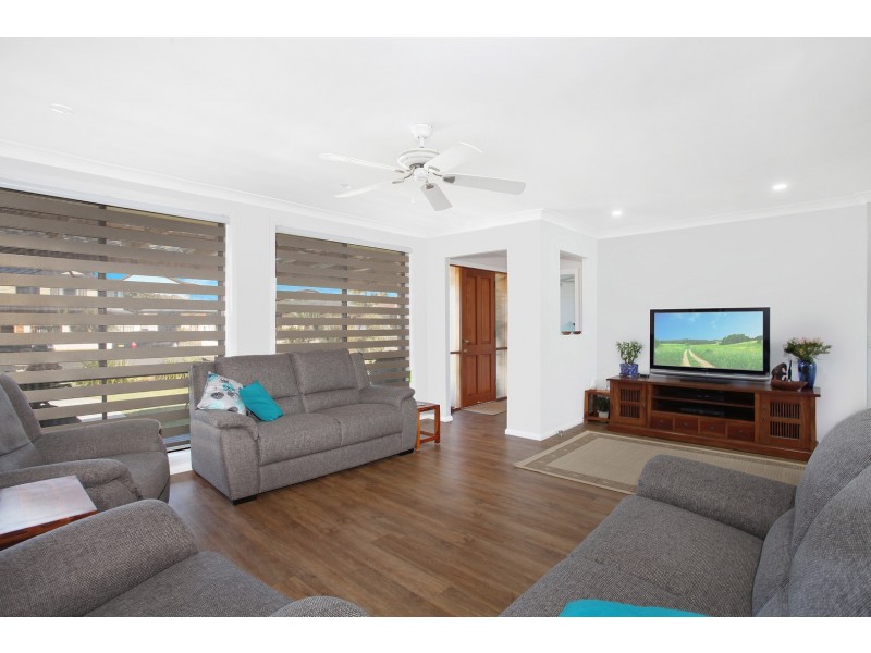 4 Gould Place, Lake Illawarra NSW 2528
