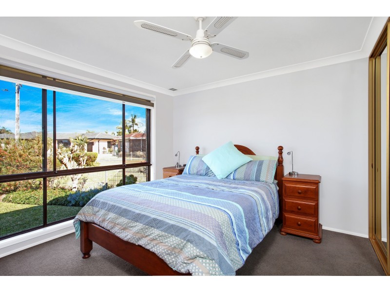 4 Gould Place, Lake Illawarra NSW 2528