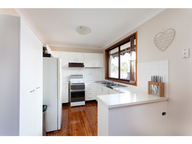 2 Moras Place, Lake Illawarra NSW 2528