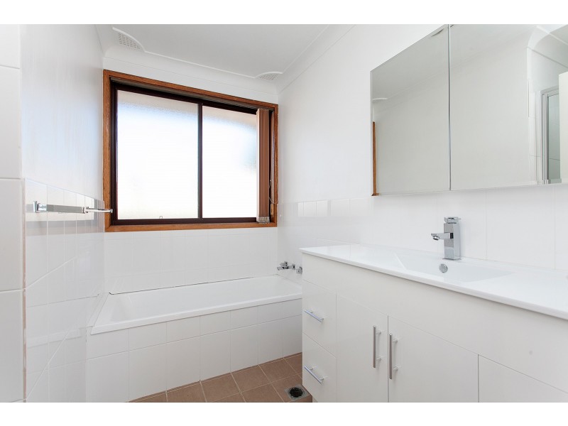 2 Moras Place, Lake Illawarra NSW 2528