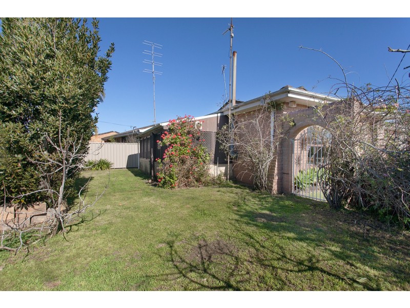 2 Moras Place, Lake Illawarra NSW 2528