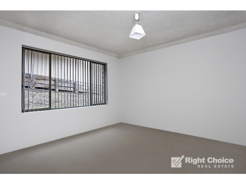 2/15 Melinda Grove, Lake Heights NSW 2502