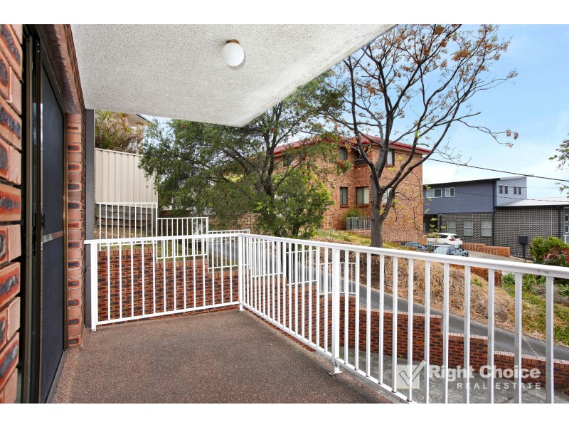 2/15 Melinda Grove, Lake Heights NSW 2502