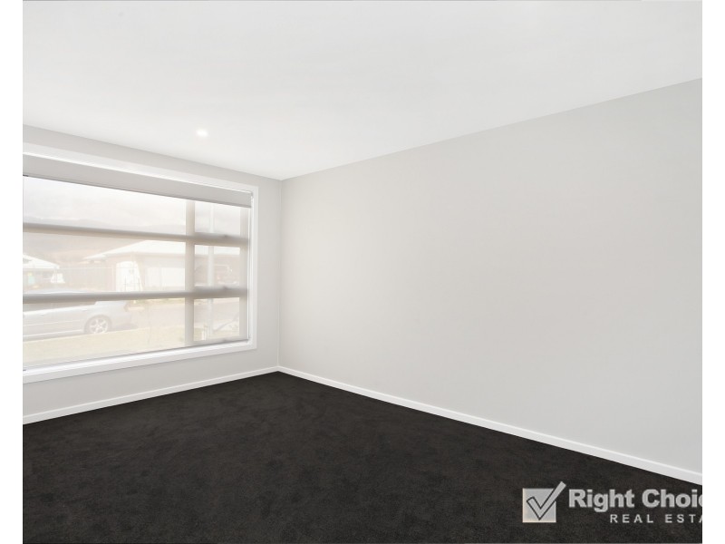 17 Bartlett Crescent, Calderwood NSW 2527