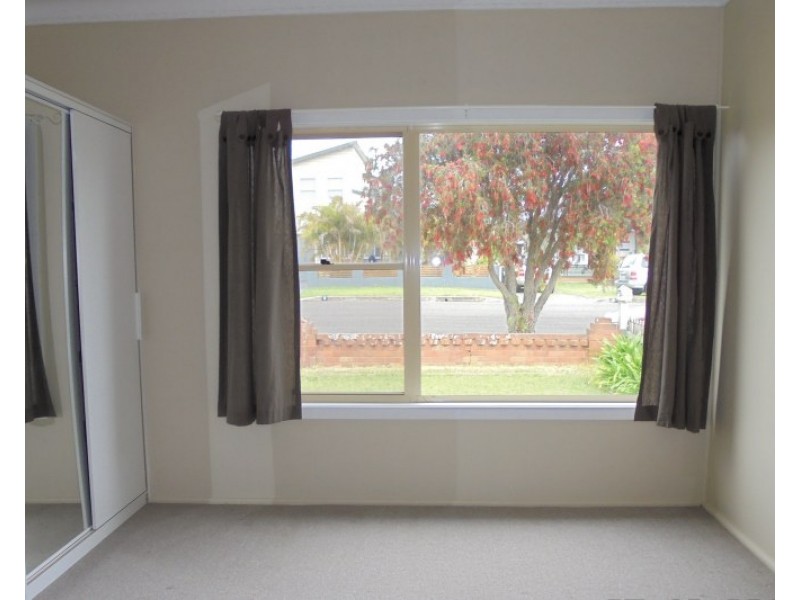 6 William Avenue, Warilla NSW 2528