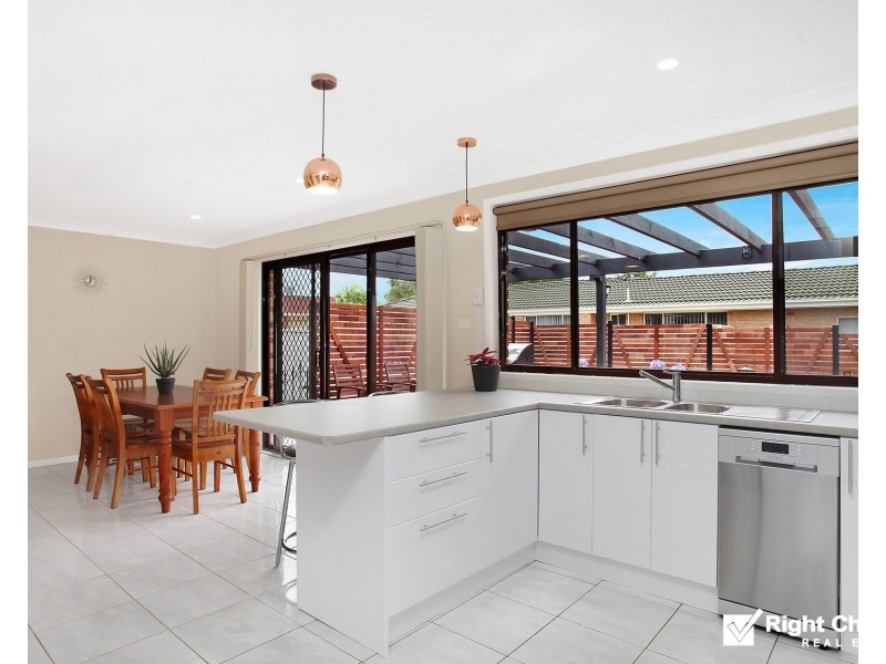 8 Charlotte Crescent, Albion Park NSW 2527