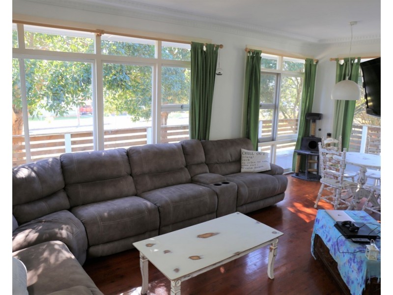 35 William Avenue, Warilla NSW 2528