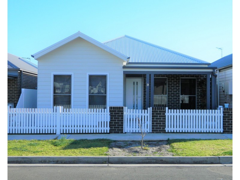 9 Pambula Street, Tullimbar NSW 2527