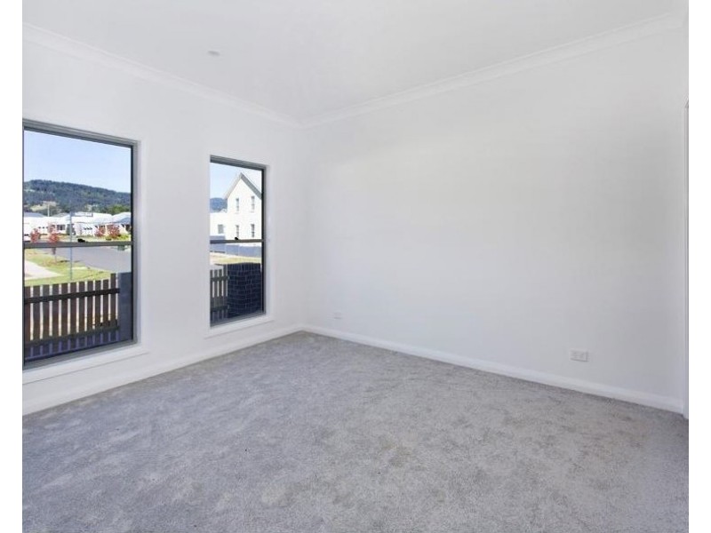 9 Pambula Street, Tullimbar NSW 2527