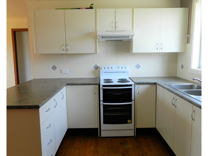 2/78 Barton Street, Oak Flats NSW 2529