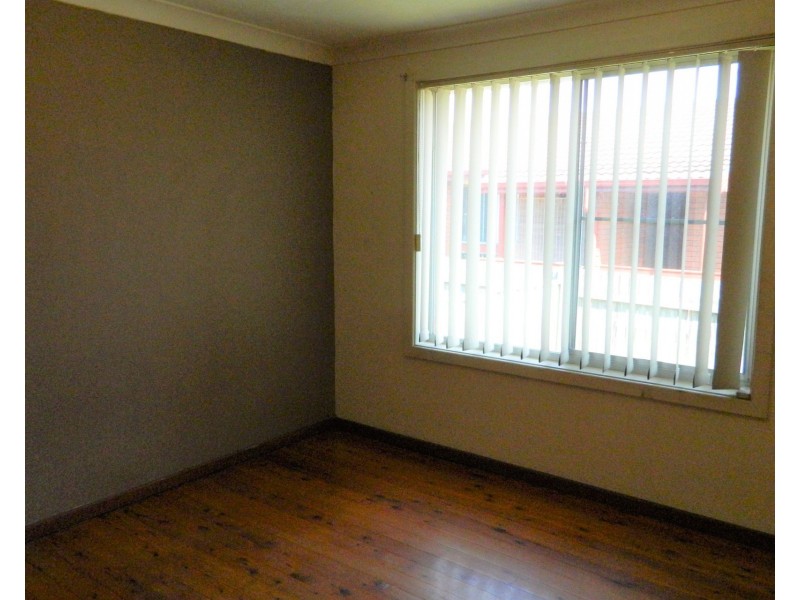 2/78 Barton Street, Oak Flats NSW 2529