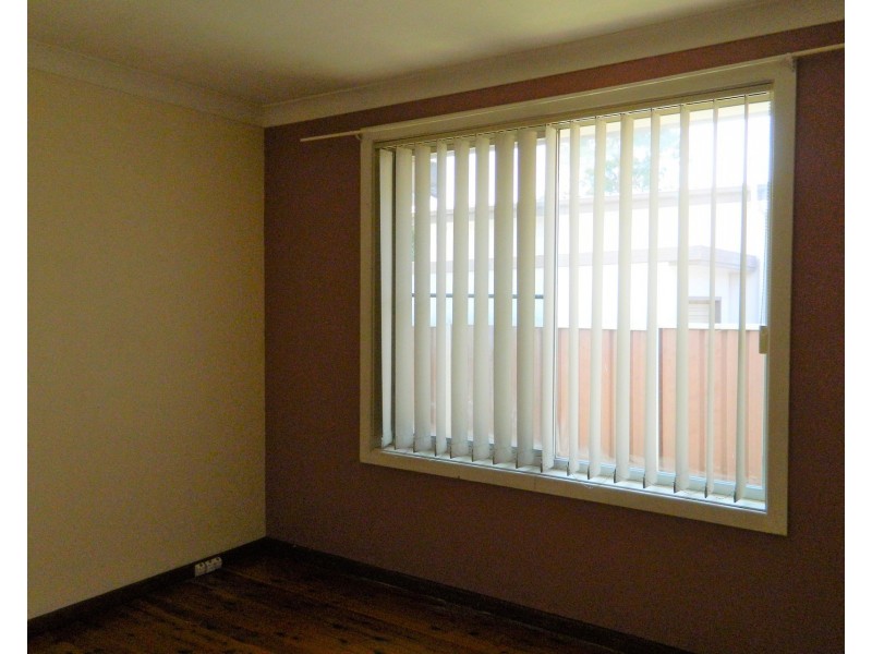 2/78 Barton Street, Oak Flats NSW 2529