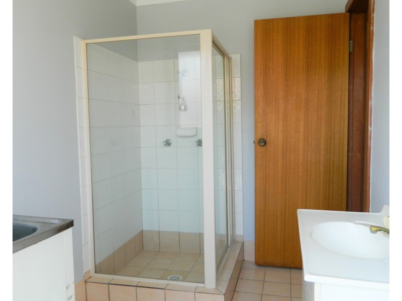 2/78 Barton Street, Oak Flats NSW 2529