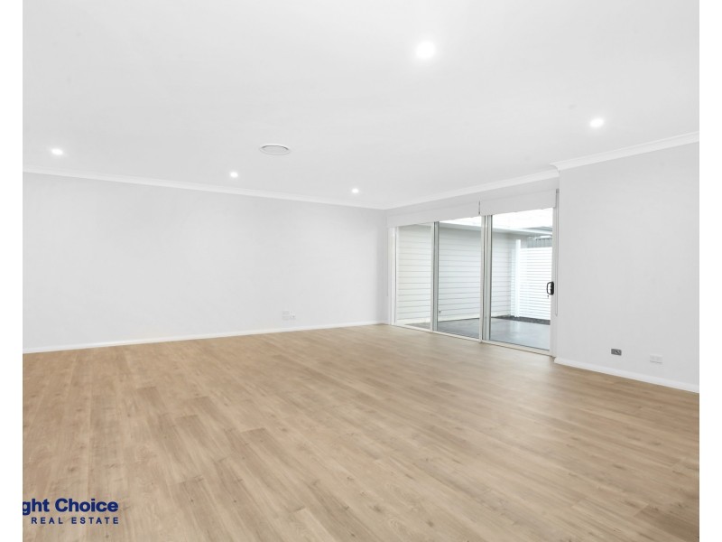 7 Scanlon Street, Calderwood NSW 2527