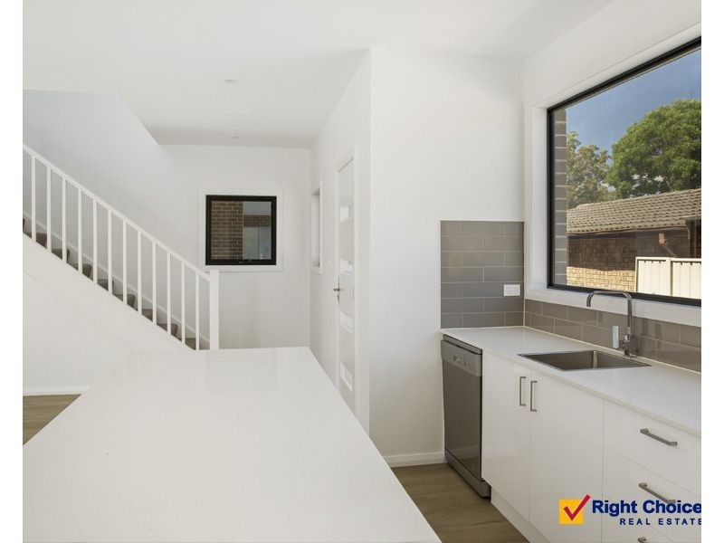 2/79 Barton Street, Oak Flats NSW 2529