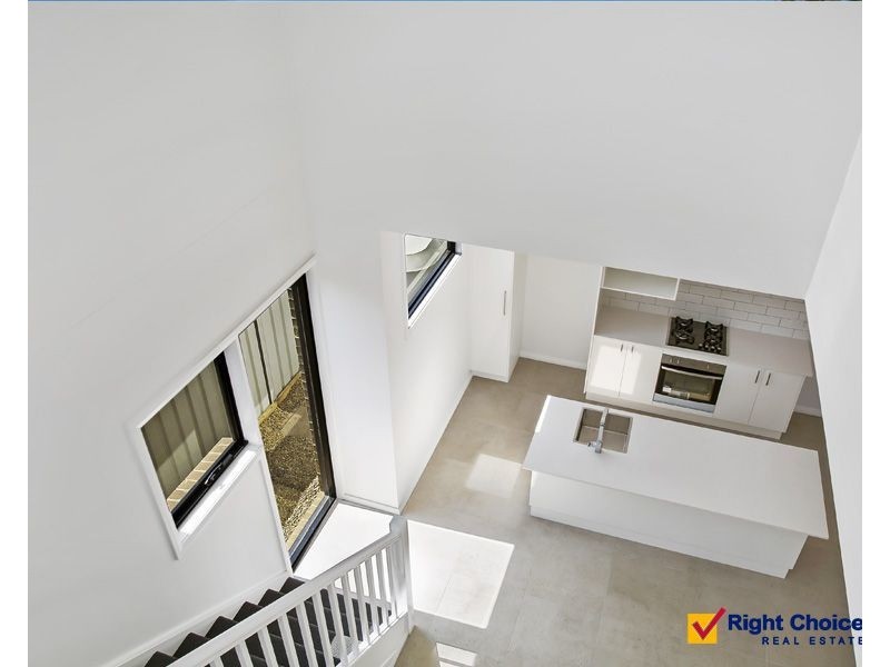 2/79 Barton Street, Oak Flats NSW 2529