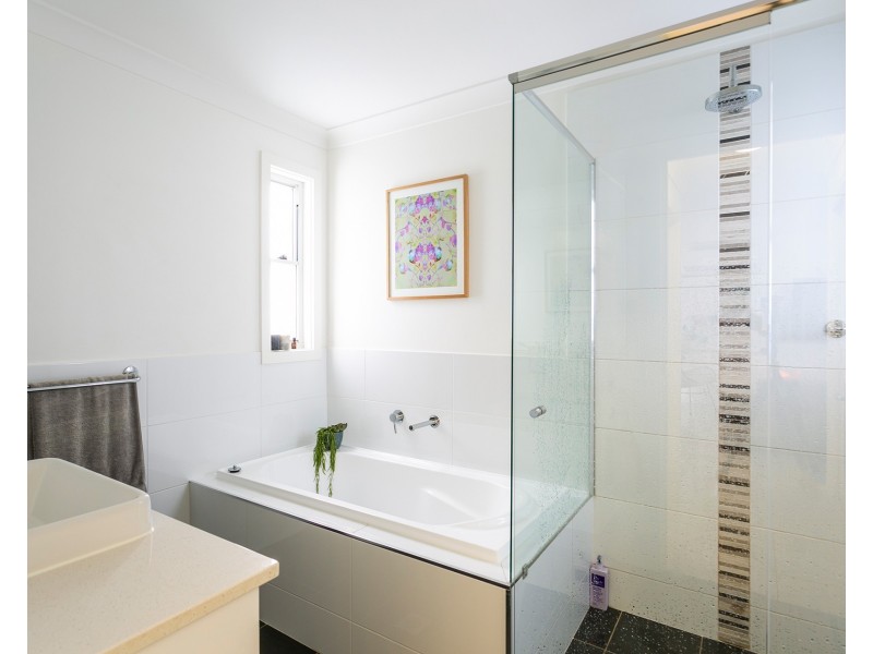 2/21 Tabourie Close, Flinders NSW 2529