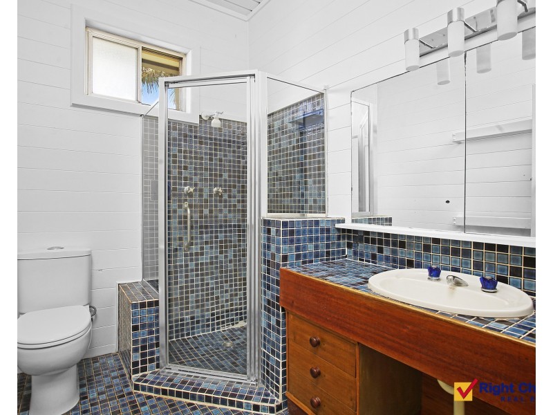 3 Lake Entrance Road, Oak Flats NSW 2529