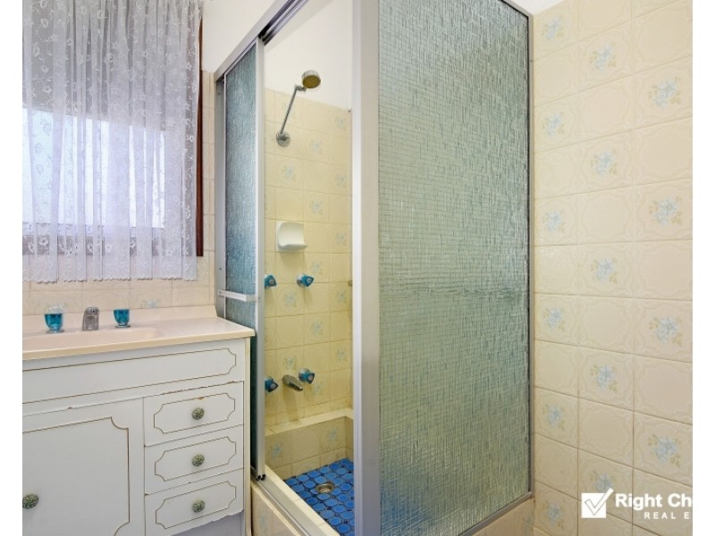 79 Barton Street, Oak Flats NSW 2529