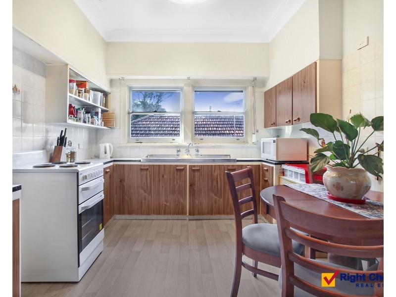 374 Northcliffe Drive, Lake Heights NSW 2502