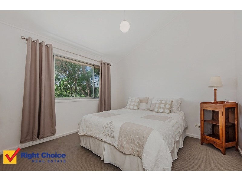 24 The Esplanade, Oak Flats NSW 2529