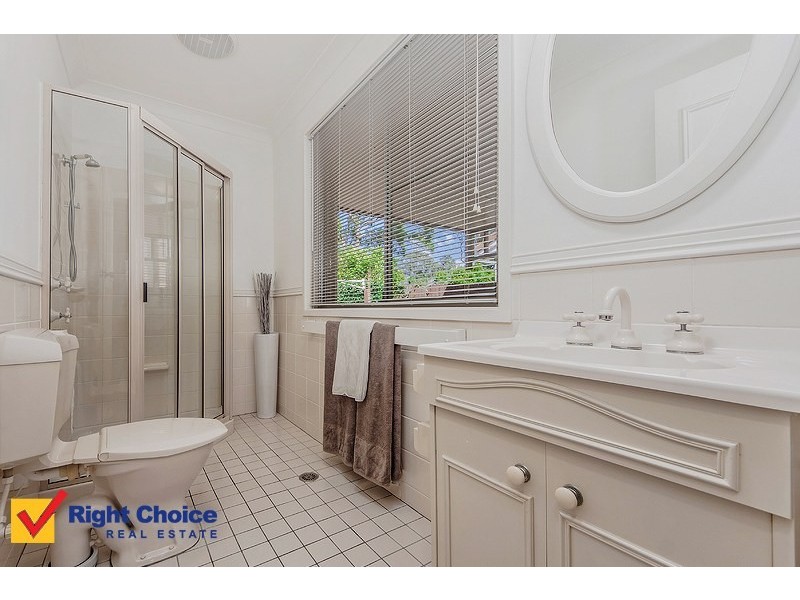 24 The Esplanade, Oak Flats NSW 2529