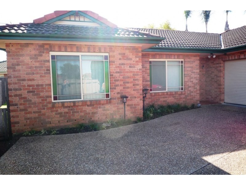 2/4 Brownlee Place, Albion Park Rail NSW 2527