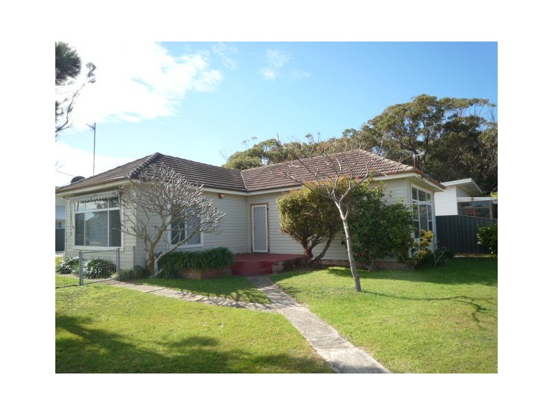 4 Boronia Avenue, Windang NSW 2528
