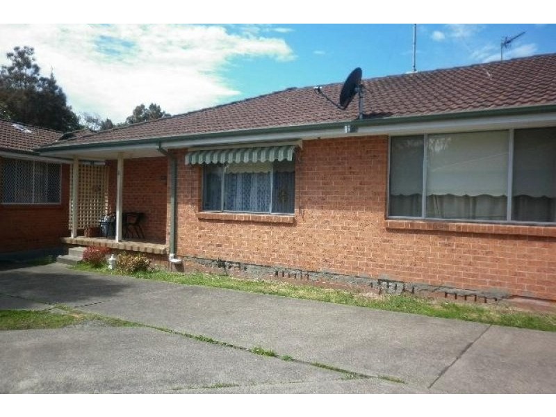 2/32 Roberts Avenue, Barrack Heights NSW 2528