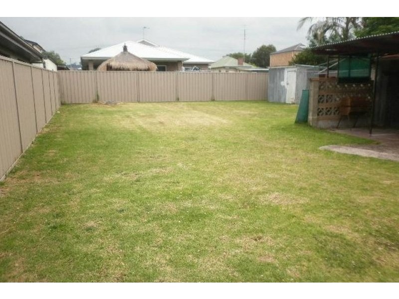 33 Griffths Street, Oak Flats NSW 2529