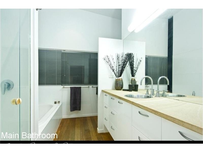 33 Ashbourne Street, Ashgrove QLD 4060