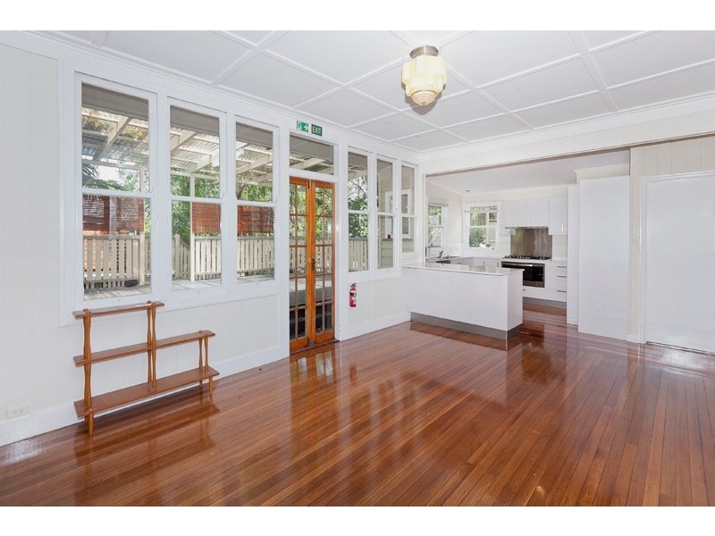 10 Thurlow Street, Newmarket QLD 4051