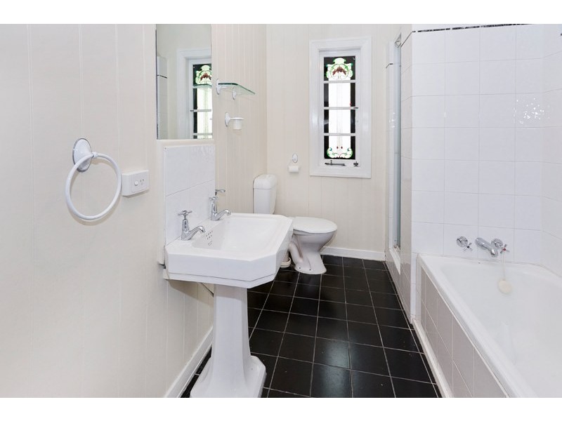 10 Thurlow Street, Newmarket QLD 4051