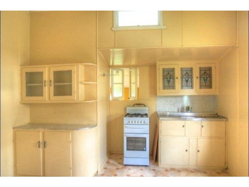 24 Macquarie Street, Silkstone QLD 4304