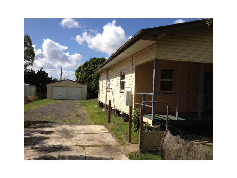 24 Macquarie Street, Silkstone QLD 4304