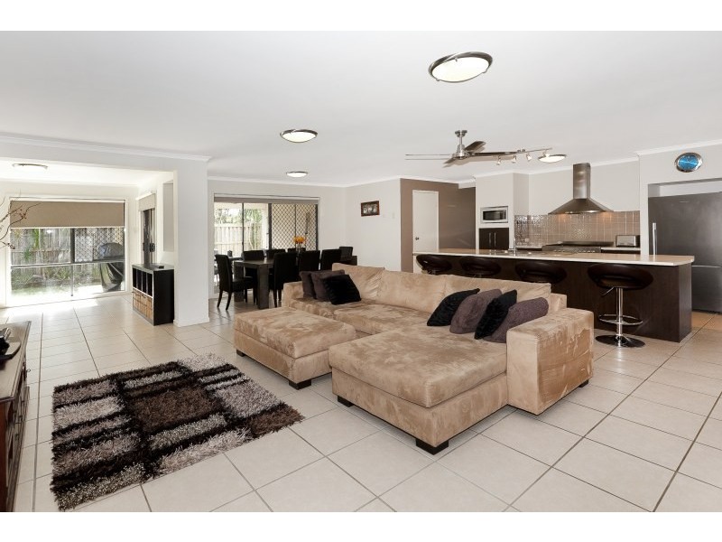 8 Fontana Way, Springfield Lakes QLD 4300