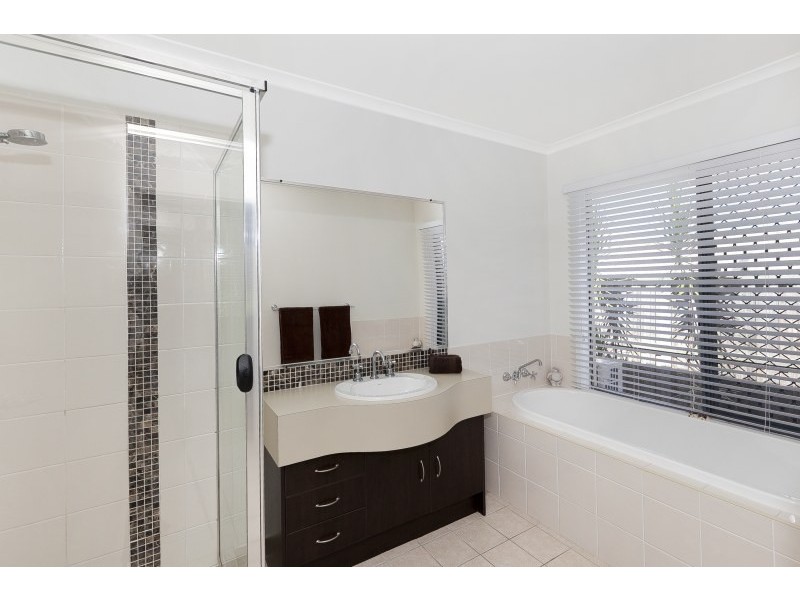 8 Fontana Way, Springfield Lakes QLD 4300