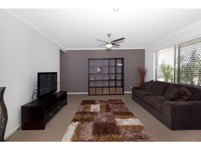 8 Fontana Way, Springfield Lakes QLD 4300