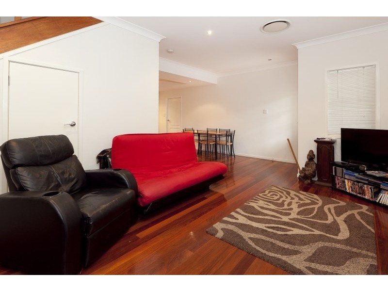 2/33 St Leonards Street, Coorparoo QLD 4151