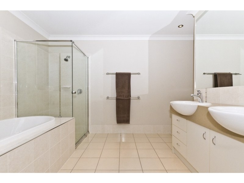 34 Petrie Crescent, Aspley QLD 4034