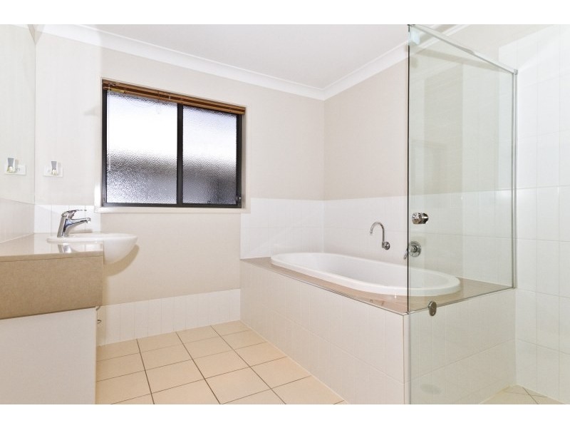 34 Petrie Crescent, Aspley QLD 4034