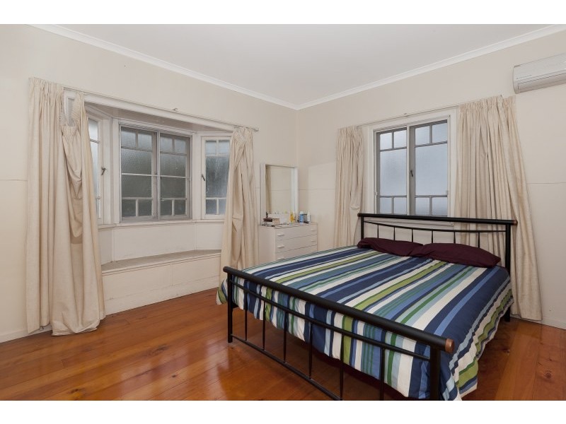 61 Tenth Avenue, Kedron QLD 4031